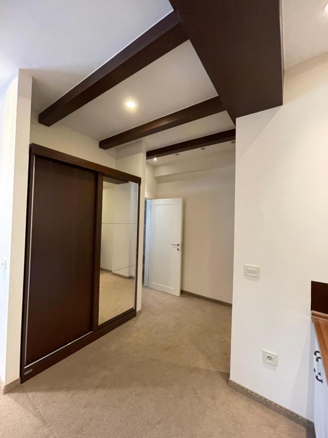 Apartment Square *